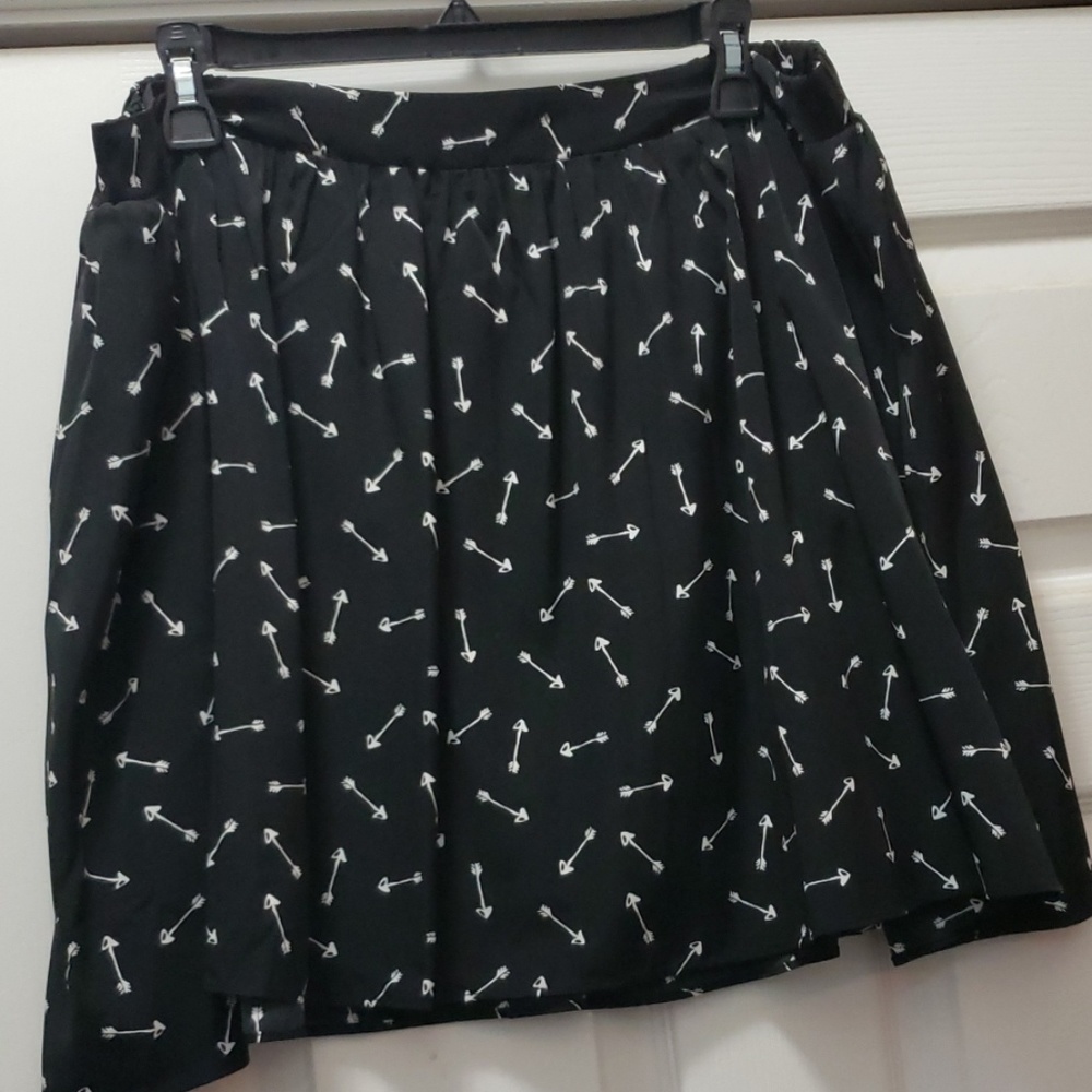 Black arrows mini skirt